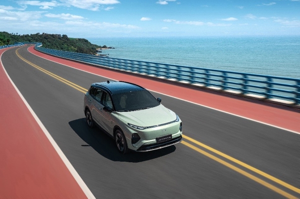 WATCH: JOYEE drives into the Philippine market!